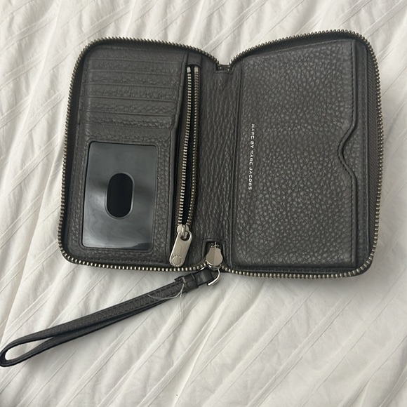 Marc Jacob’s Wristlet - Picture 2 of 3